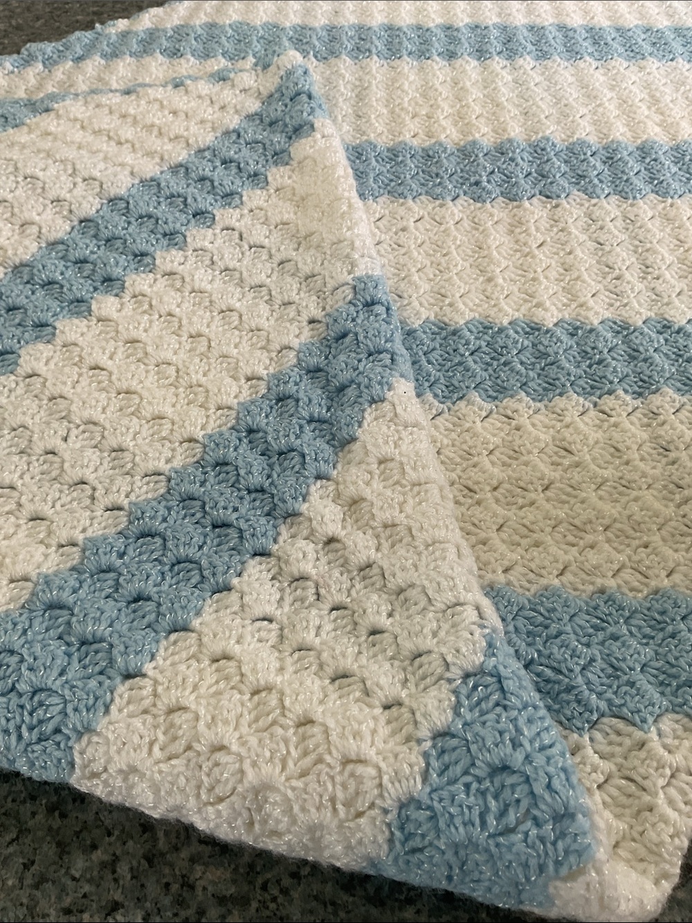 Baby blanket. Hand crocheted. Blue and white. - Picture 5 of 5
